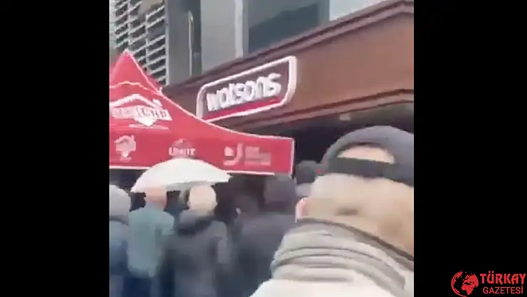 Trabzon'da Ekrem İmamoğlu için açılan imza standına bıçaklı saldırı