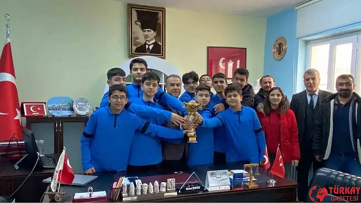 Tuğsuz Ali Ağa Ortaokulu basketbol takımından şampiyonluk ziyareti