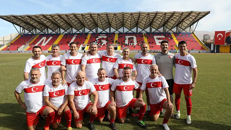 Türk Futbolunun Efsane İsimleri Niğde'de dostluk maçında sahaya çıktı