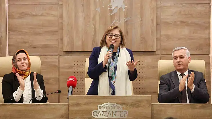 Umreden dönen ikinci kafile, Fatma Şahin ile bir araya geldi