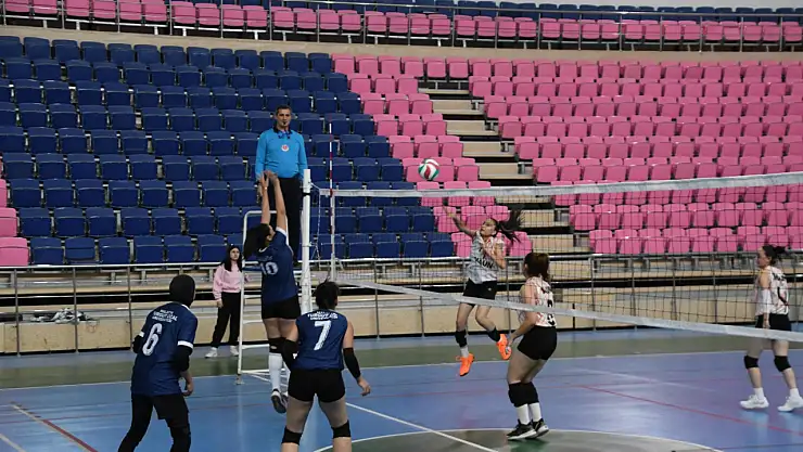 ÜNİLİG Voleybol Türkiye şampiyonası Adıyaman'da start aldı