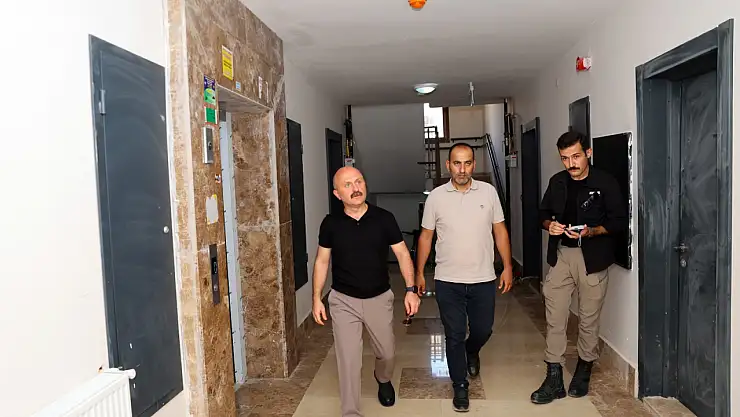 Vali Varol'dan Örenli kalıcı deprem konutlarına habersiz denetim