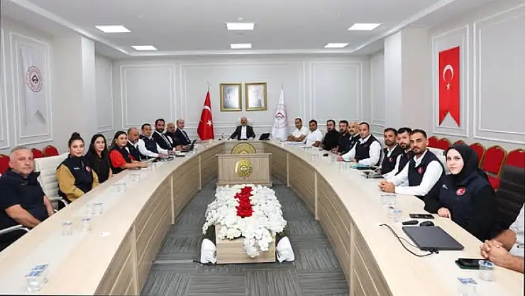 Vali Varol Deprem konutlarındaki eksikliklere el attı