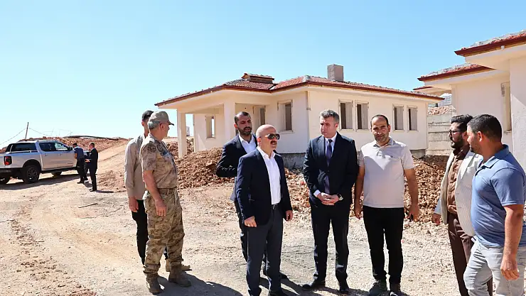 Vali Varol Gerger'de kırsal köy evlerinde incelemelerde bulundu