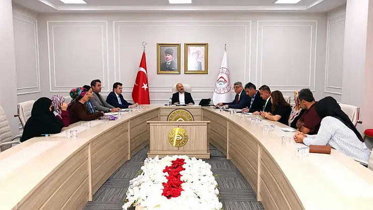 Vali Varol iş arayan vatandaşlarla bir araya geldi