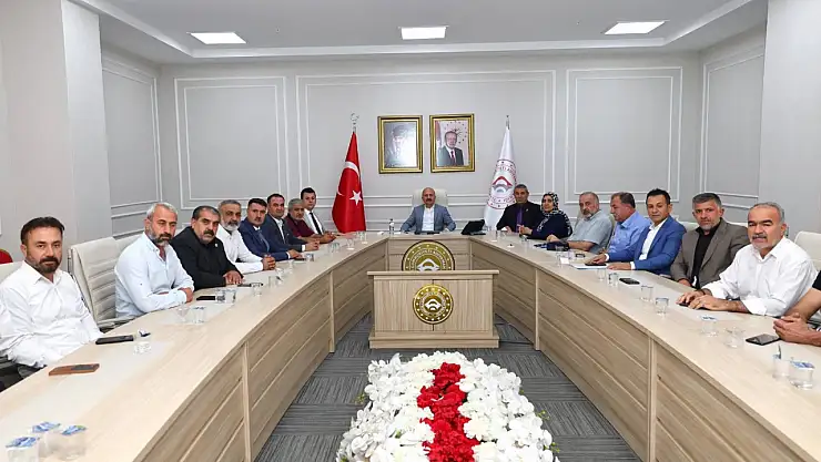 Vali Varol Muhtarlar Federasyonu üyeleriyle bir araya geldi
