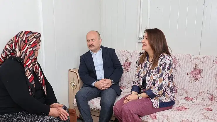 Vali Varol ve eşi depremzedelerle bir araya geldi