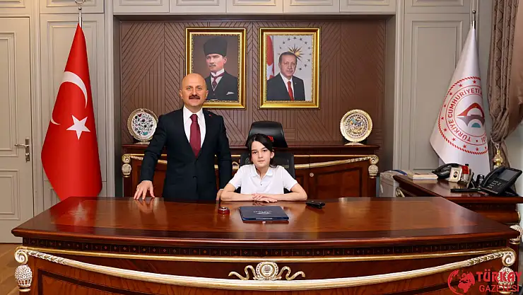 Vali Varol: 'Yarının Büyük ve Güçlü Türkiye'si gençlerimizin ve çocuklarımızın omuzlarında yükselecektir'