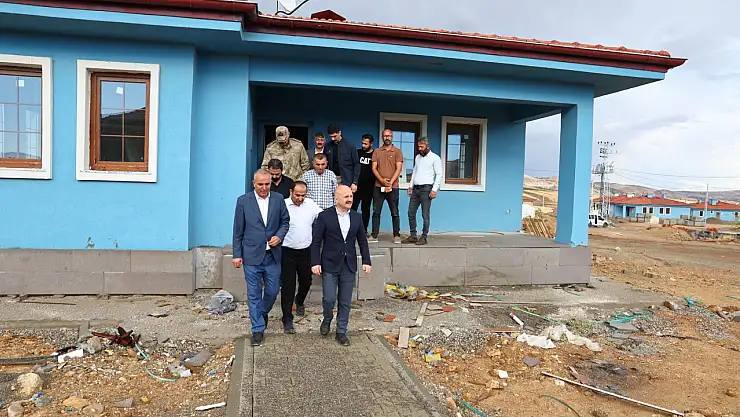 Vali Varol Yaylakonak Beldesi Kırsal Köy Evlerinde incelemelerde bulundu