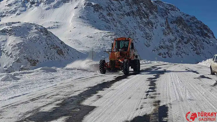 Van-Bahçesaray kara yolu ulaşıma açıldı