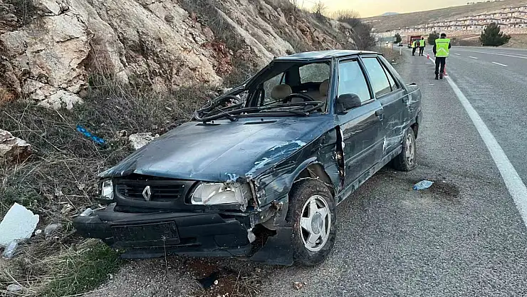Besni'de virajı alamayan otomobil takla attı: 1 yaralı