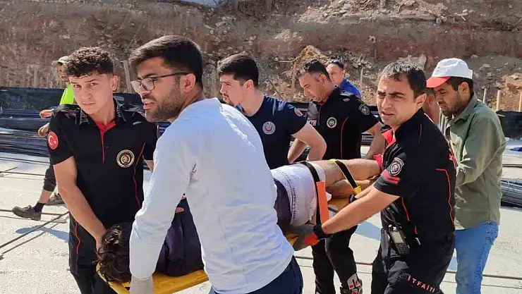 Vücuduna demir saplanan işçiyi itfaiye ekibi kurtardı