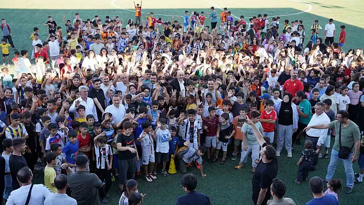 Yaz spor okullarına katılan öğrencilere forma desteği