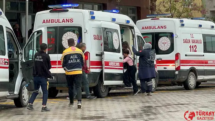 Yedikleri şekerden zehirlenen 15 öğrenci hastaneye kaldırıldı