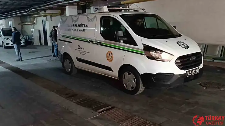 Yolda yürürken bıçaklı saldırıya uğrayan şahıs hayatını kaybetti