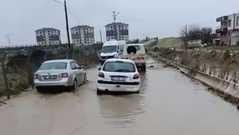 Adıyaman'da yol göle döndü