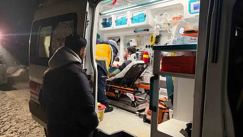 Batman'da mahsur kalan hasta için ekipler yolu açtı