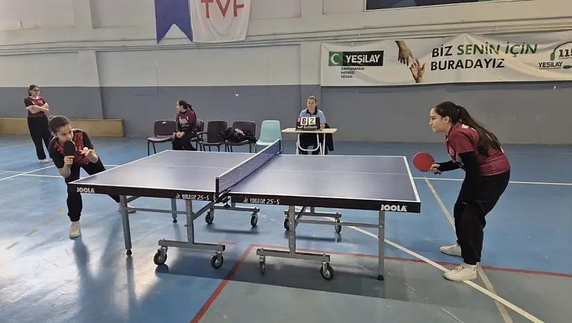 Besni'de okullar arası masa tenisi turnuvası sona erdi