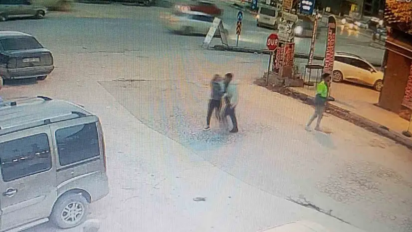 Birlikte yaşadığı kadını silahla tehdit eden şahıs gözaltına alındı