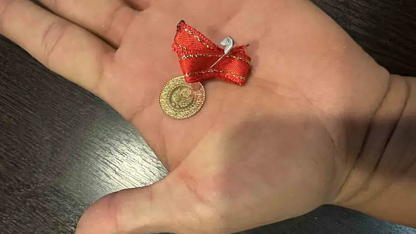 Bulduğu çeyrek altını polise teslim etti