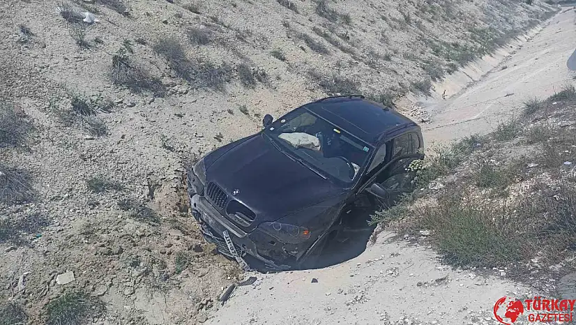 Darende'de araç yol kenarına devrildi: 1 yaralı