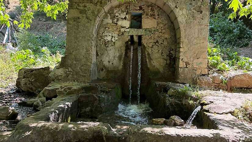 Diyarbakır'da tarihi çeşme harabeye döndü