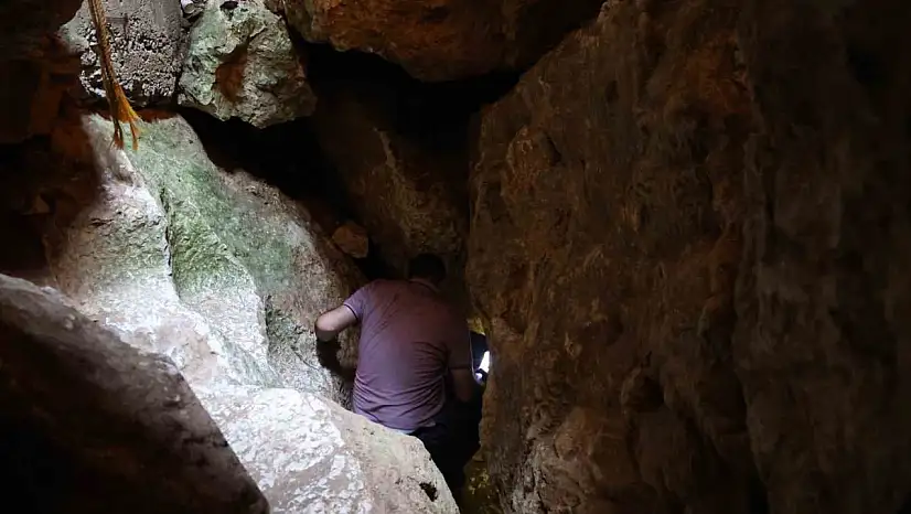Elazığ'da sıcaktan bunalanlar 'Buzluk Mağarasına' akın etti