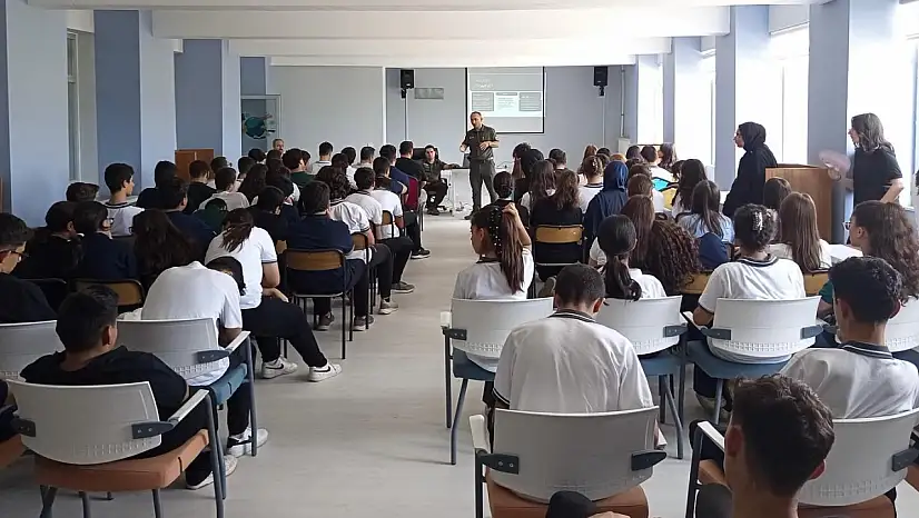 Esentepe Anadolu Lisesinde Yeşil Vatan Benim Okulum Geleceğe Çare etkinliği