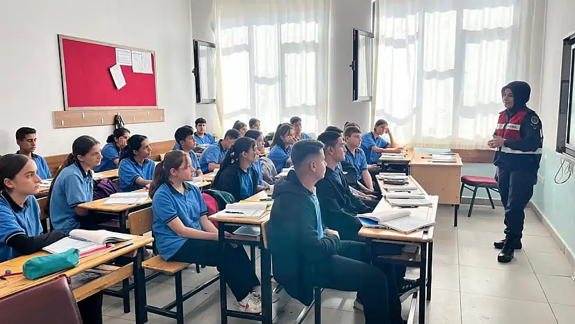 Kahta'da Jandarma Asayiş Tim Personeli öğrencileri bilgilendirdi