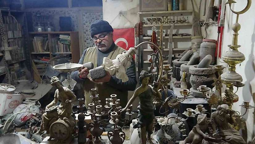 Kilis'te taş oymacılığının son ustası bayramda da tezgah başında