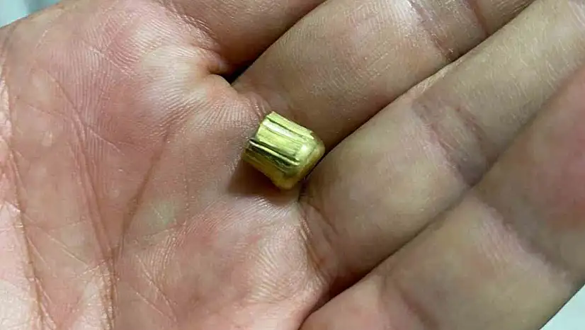 Magandanın silahından çıkan mermi pencereyi delip içeri girdi
