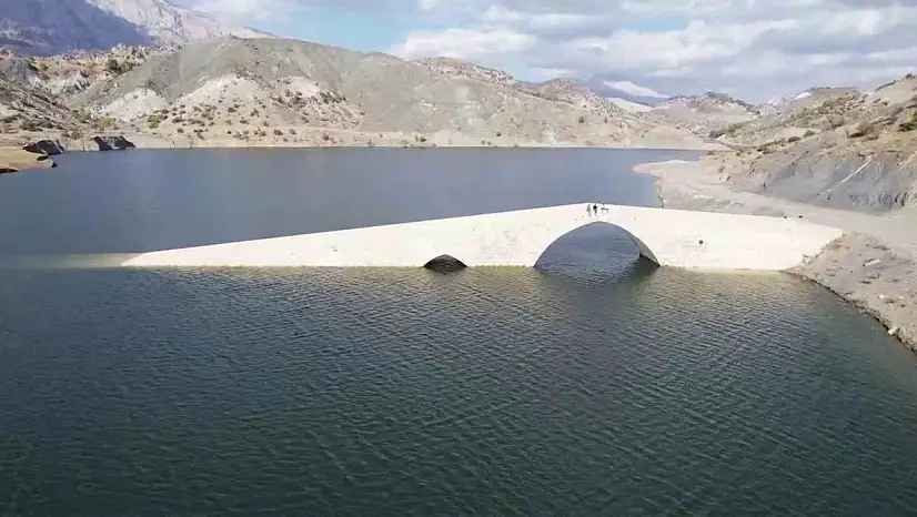 Roma dönemine ait altınlı köprüsü sular altında kalıyor