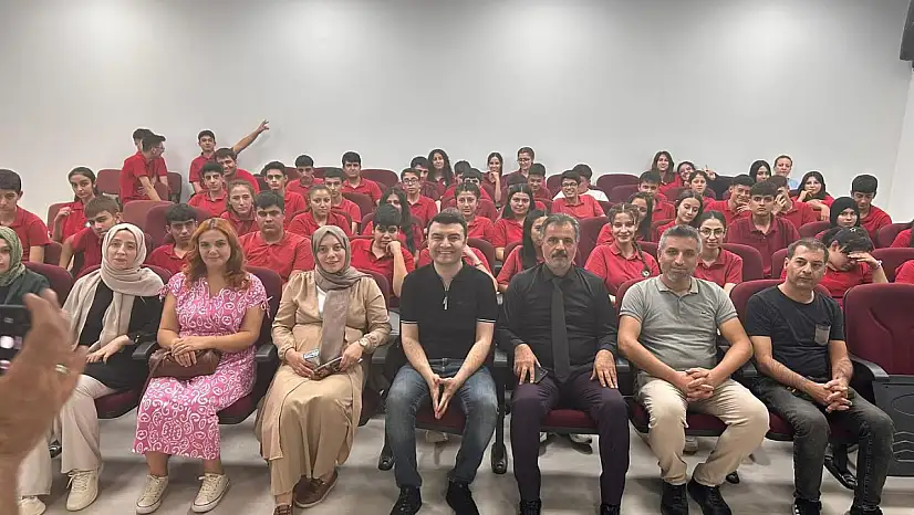 Savaş Özgür Ağlamış Kariyer günü etkinliğinde öğrencilerle bir araya geldi