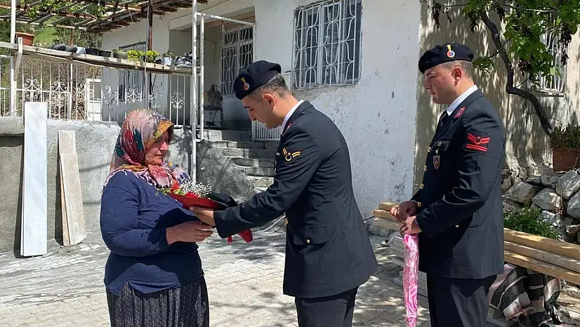 Şehit annelerine anlamlı ziyaret