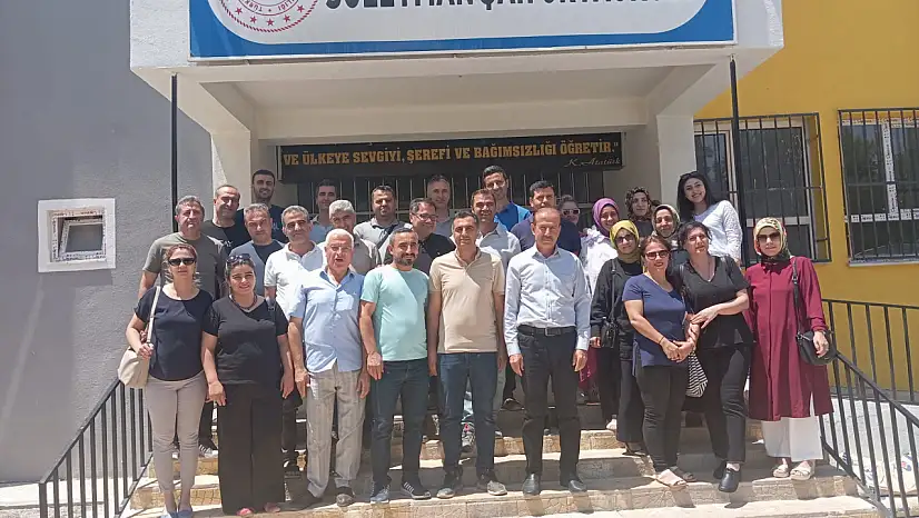 Tayini çıkan müdür yardımcısına veda yemeği ve plaket