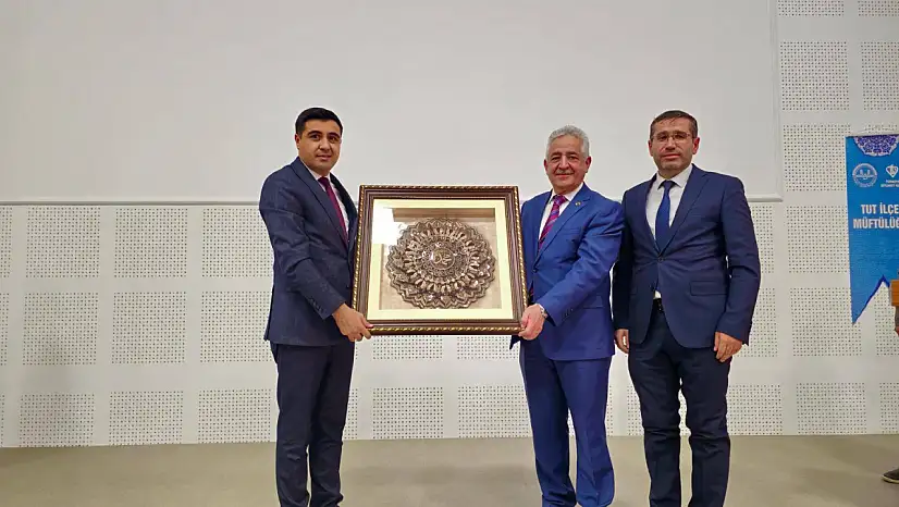 Tut ilçesinde Peygamberimiz ve Aile Ahlakı temalı konferans düzenlendi