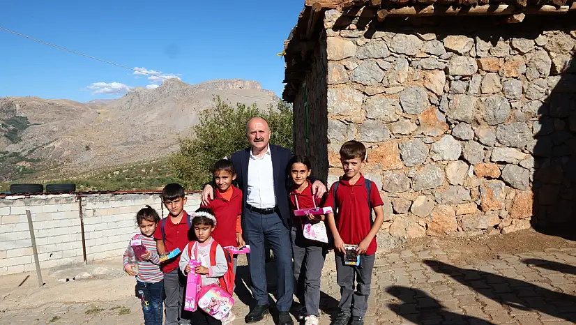 Vali Varol Gerger'in Sengeto Köyünde öğrencilerle bir araya geldi