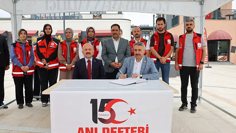 Vali Varol ve Milletvekili Alkayış 15 Temmuz anı defterine duygu ve düşüncelerini yazdı