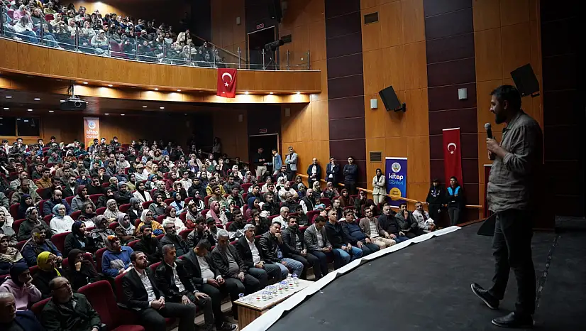 Yazar Altay Cem Meriç'in Kahta'da katıldığı söyleşiye yoğun ilgi