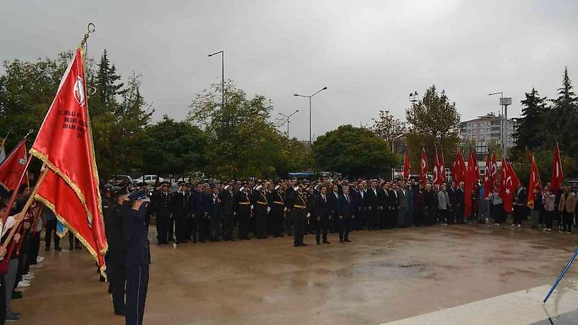 Besni'de 29 Ekim Cumhuriyet Bayramı kutlamaları çelenk sunma töreniyle başladı
