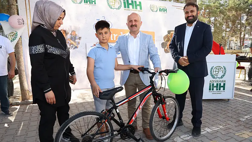 309 Yetim çocuğa 309 bisiklet hediye edildİ
