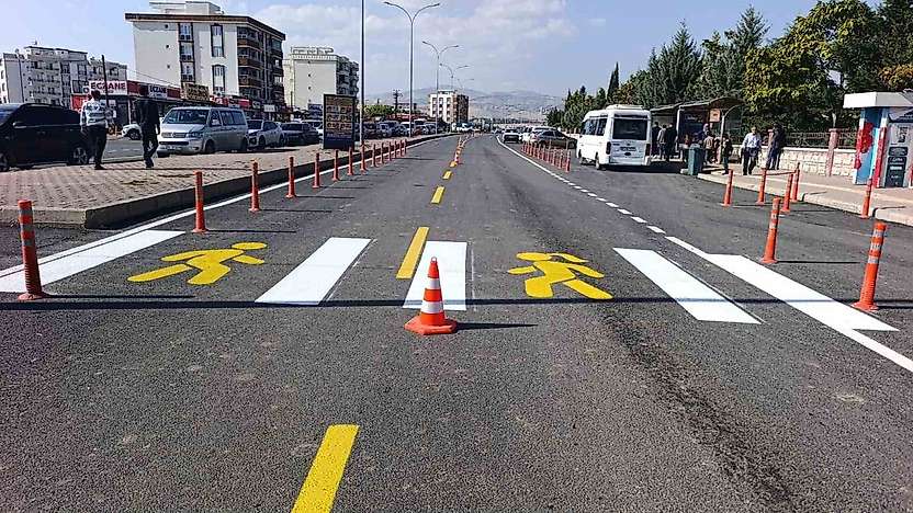Adıyaman'da yollar daha güvenli, yol çizgileri yenileniyor