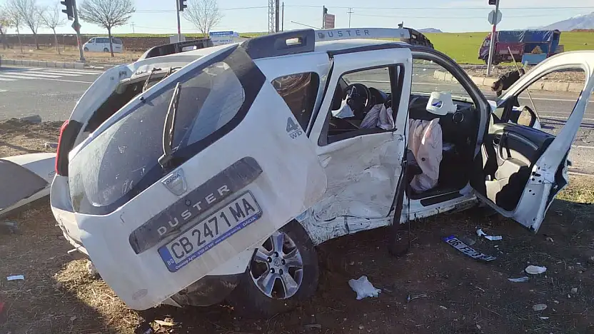 Adıyaman'da feci kaza: 1 Ölü, 1'i ağır 5 yaralı