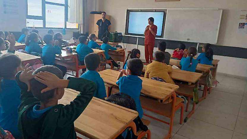 Adıyaman'da Minik Kalplere Hayvan Sevgisi Aşılanıyor!