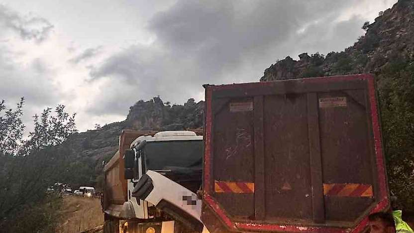 Adıyaman'da iki kamyon çarpıştı: 2 yaralı