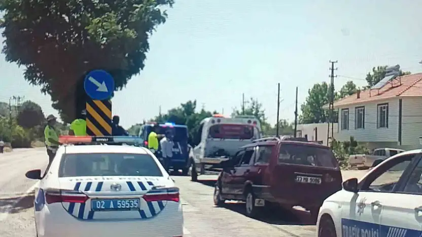 Adıyaman'da iki otomobil çarpıştı: 7 yaralı