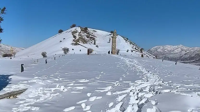 Adıyaman'da Kar, binlerce yıllık tarihe zarif bir örtü serdi
