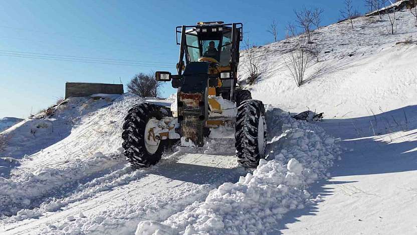 Adıyaman'da karla mücadele çalışmaları devam ediyor