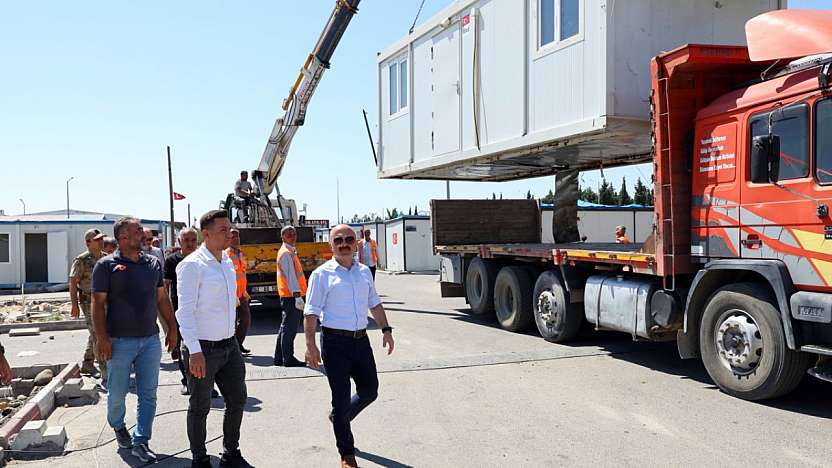 Adıyaman'da konteynerlerin kaldırma çalışması başladı