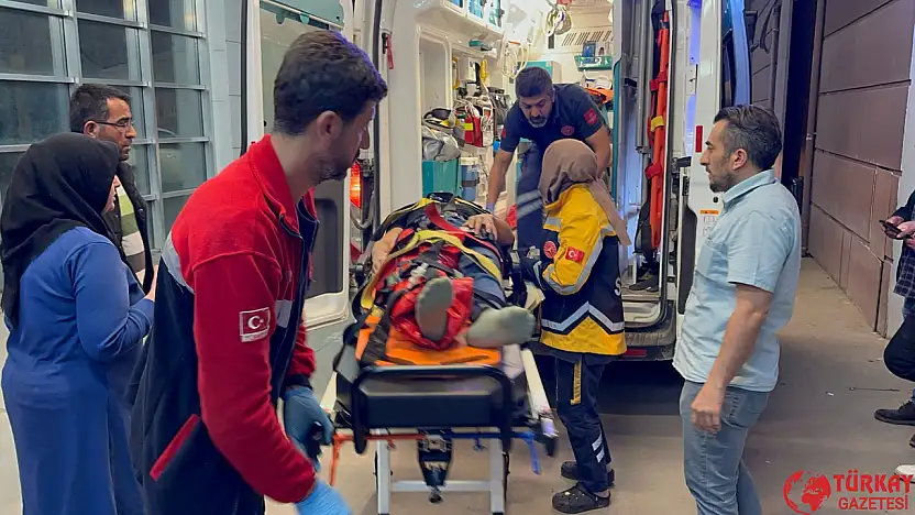 Adıyaman'da Otomobil ile kamyonet çarpıştı: 4 yaralı